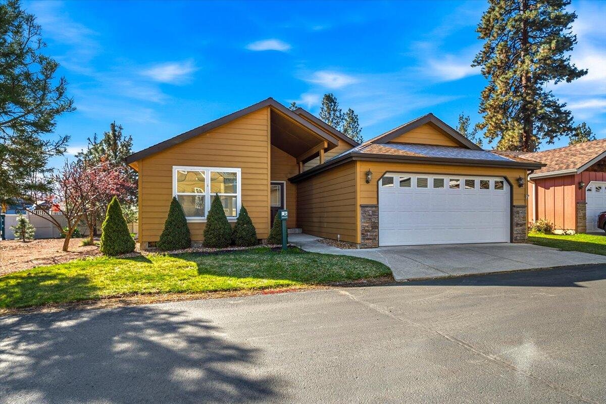 1009 W Yapoah Crater Drive — Sisters, OR