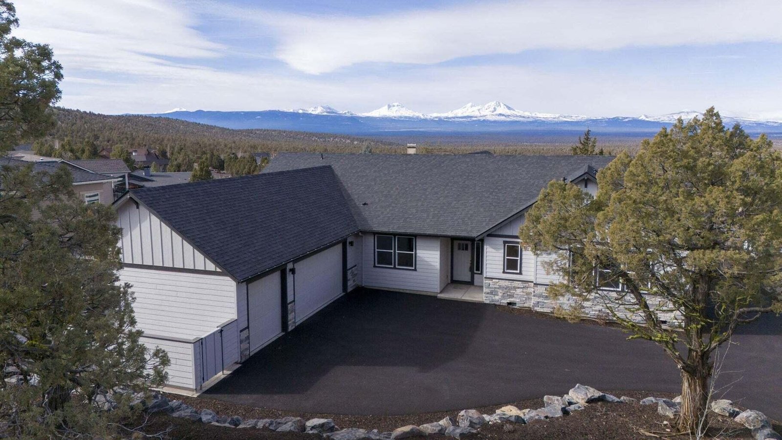 1014 Highland View Loop — Redmond, OR