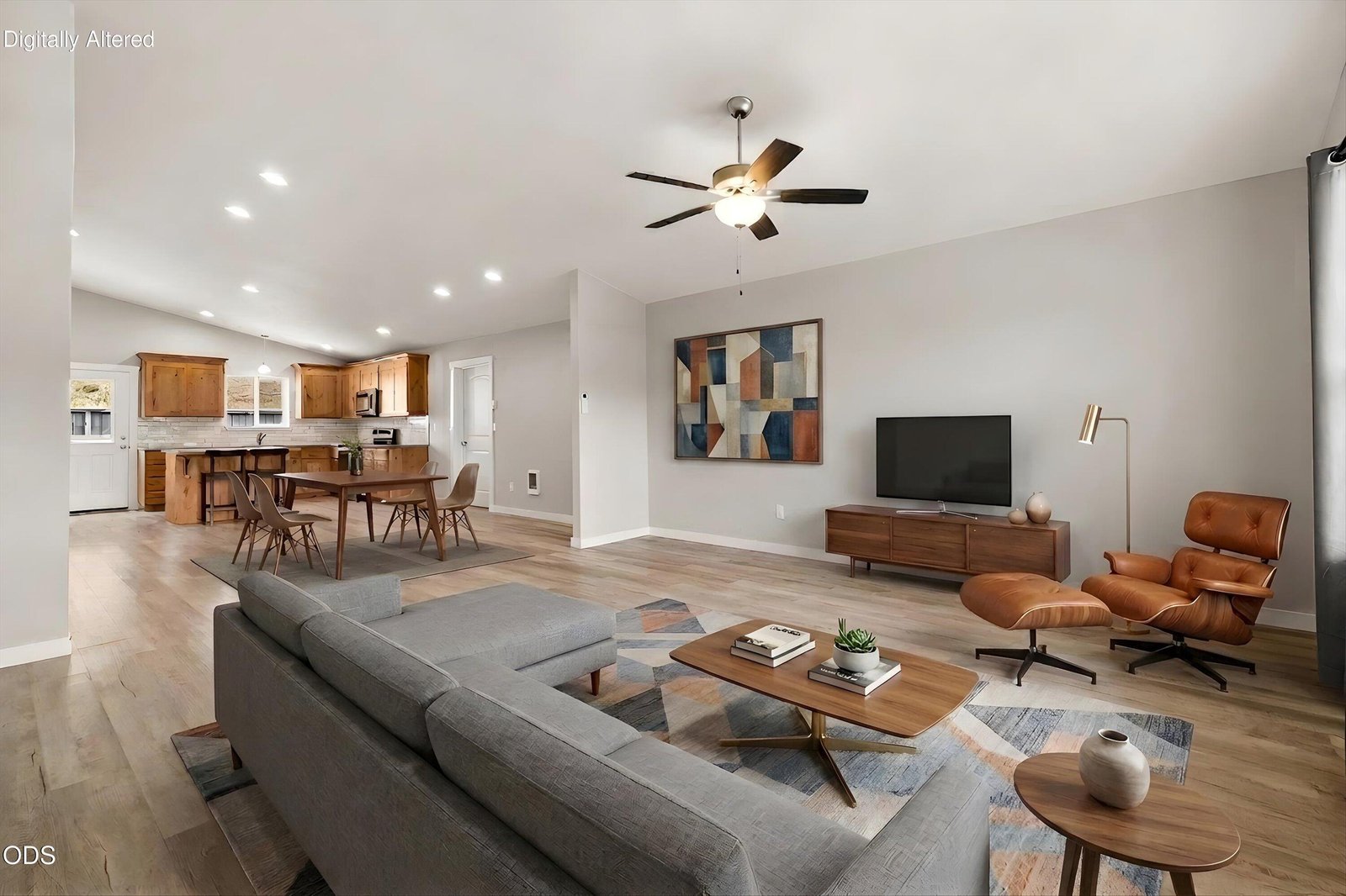 1023 NE Crista Court photo 3