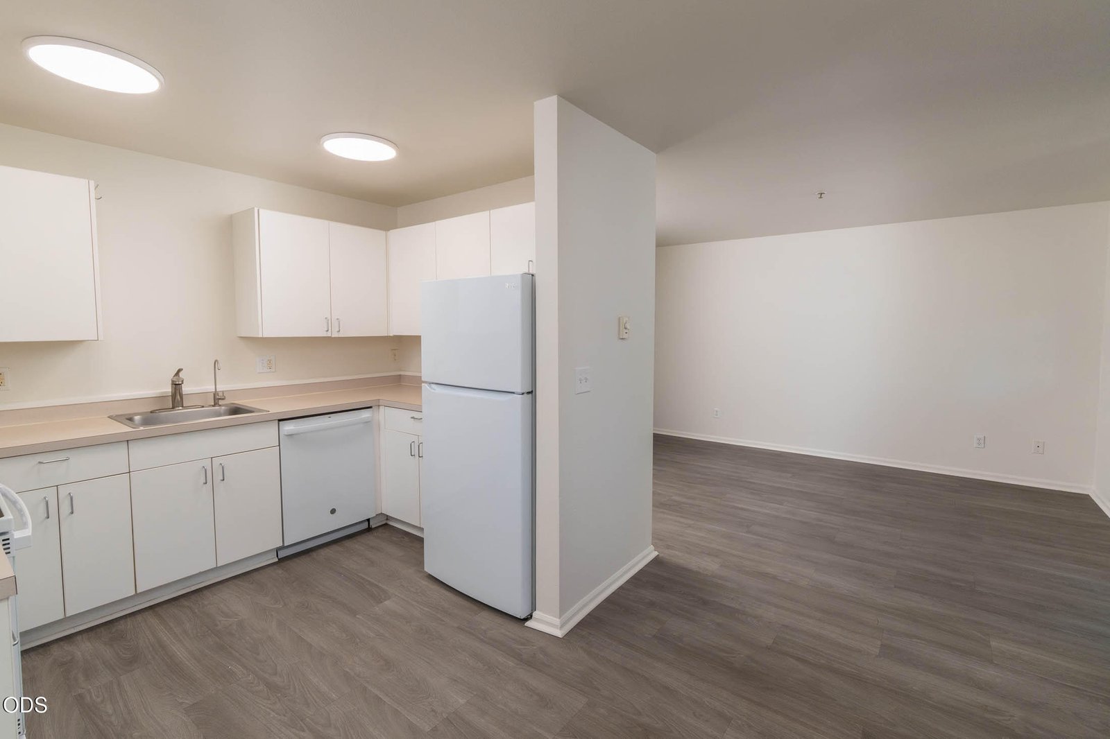 1031 SE 4th Street, APT 23 photo 2
