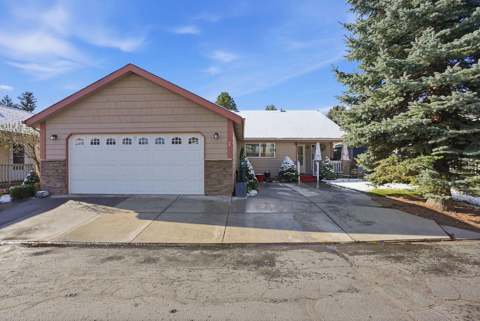 1045 W Collier Glacier Drive — Sisters, OR