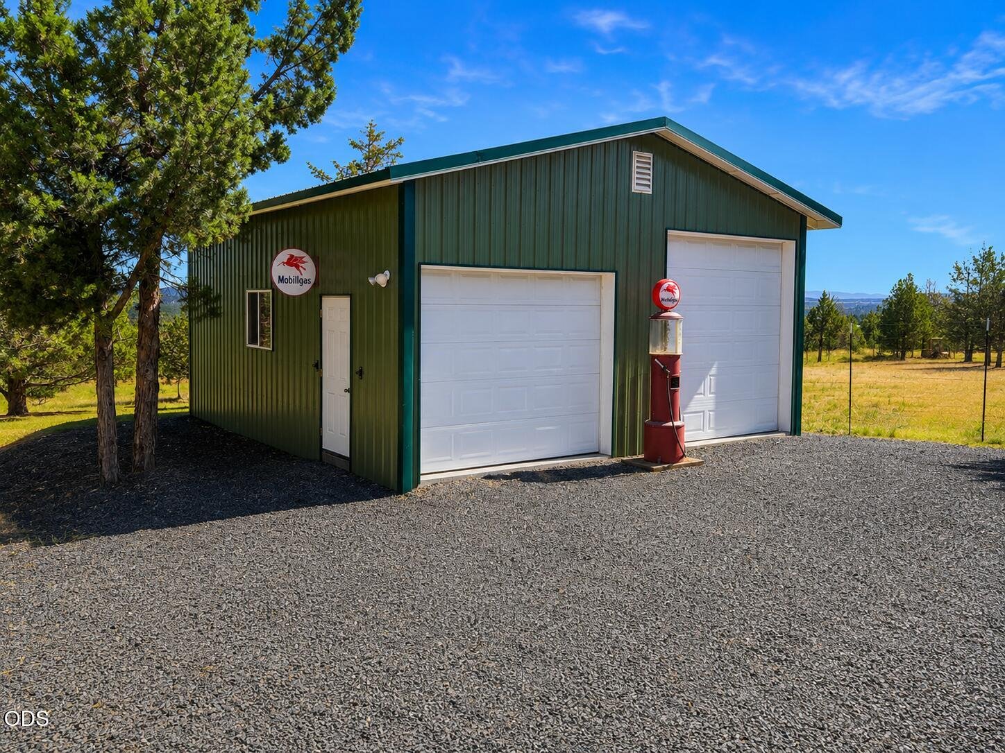 1047 SE Akins Drive photo 5
