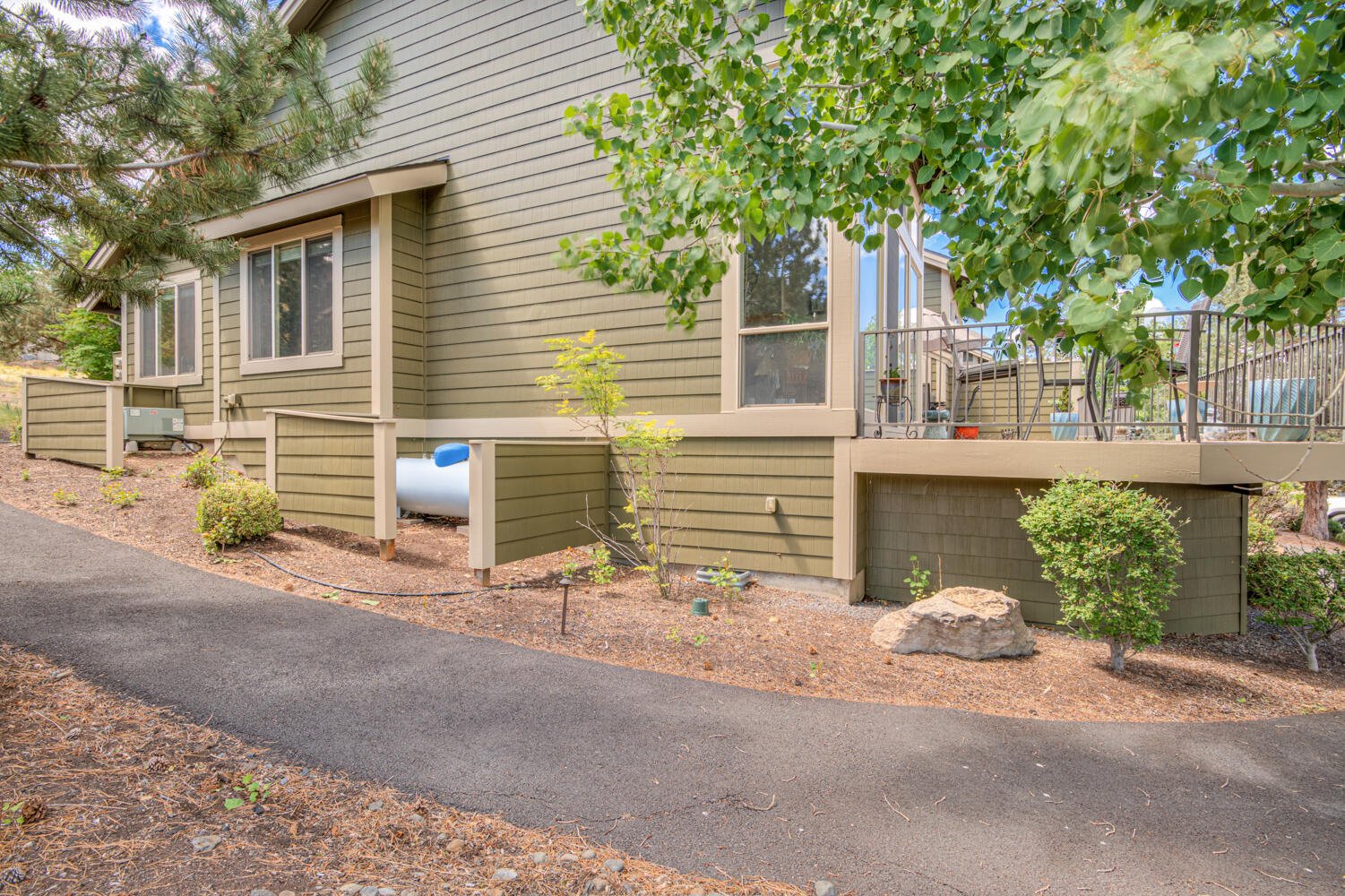 10737 Village Loop photo 3