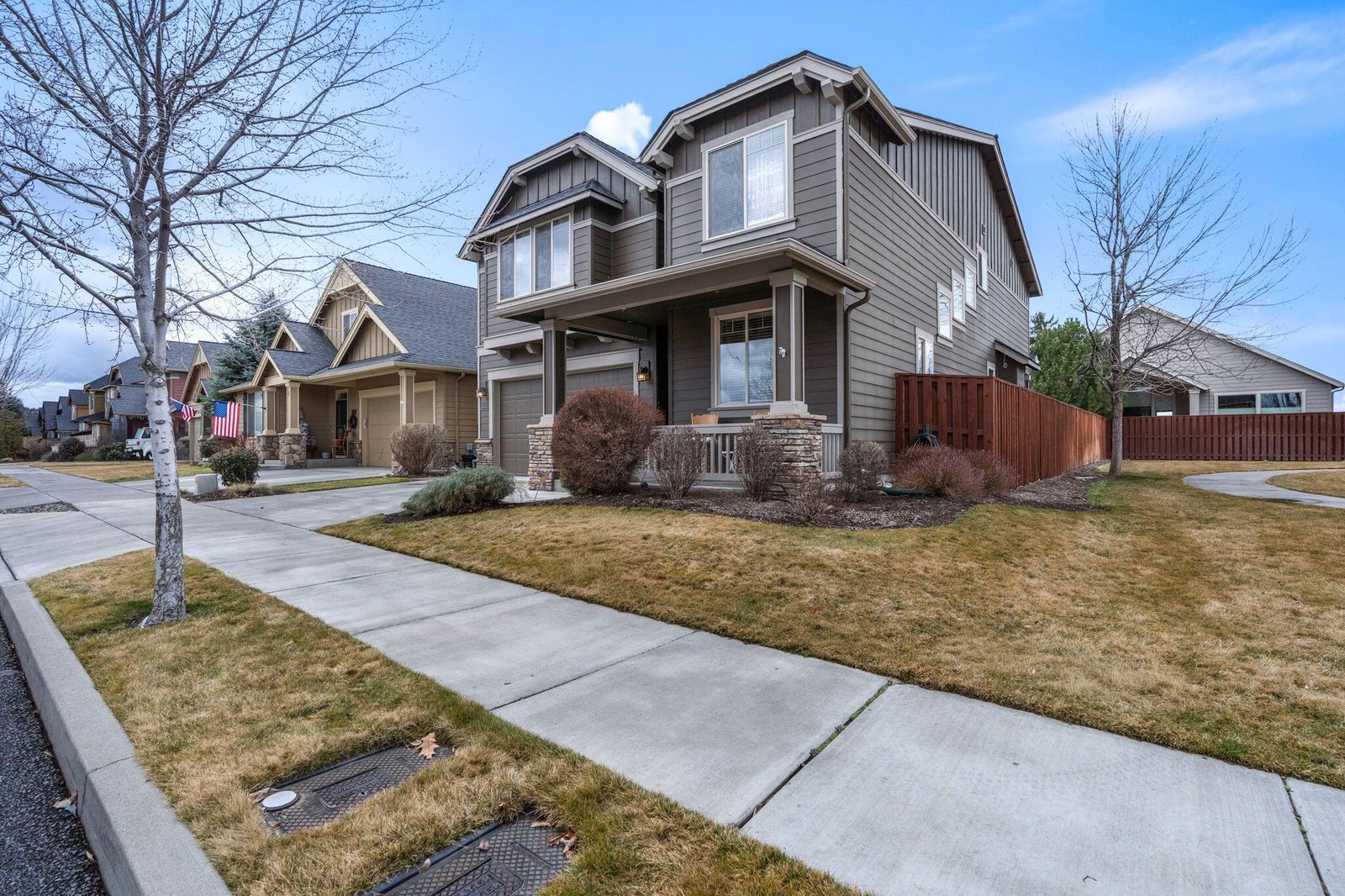 1132 NE Steins Pillar Drive photo 2