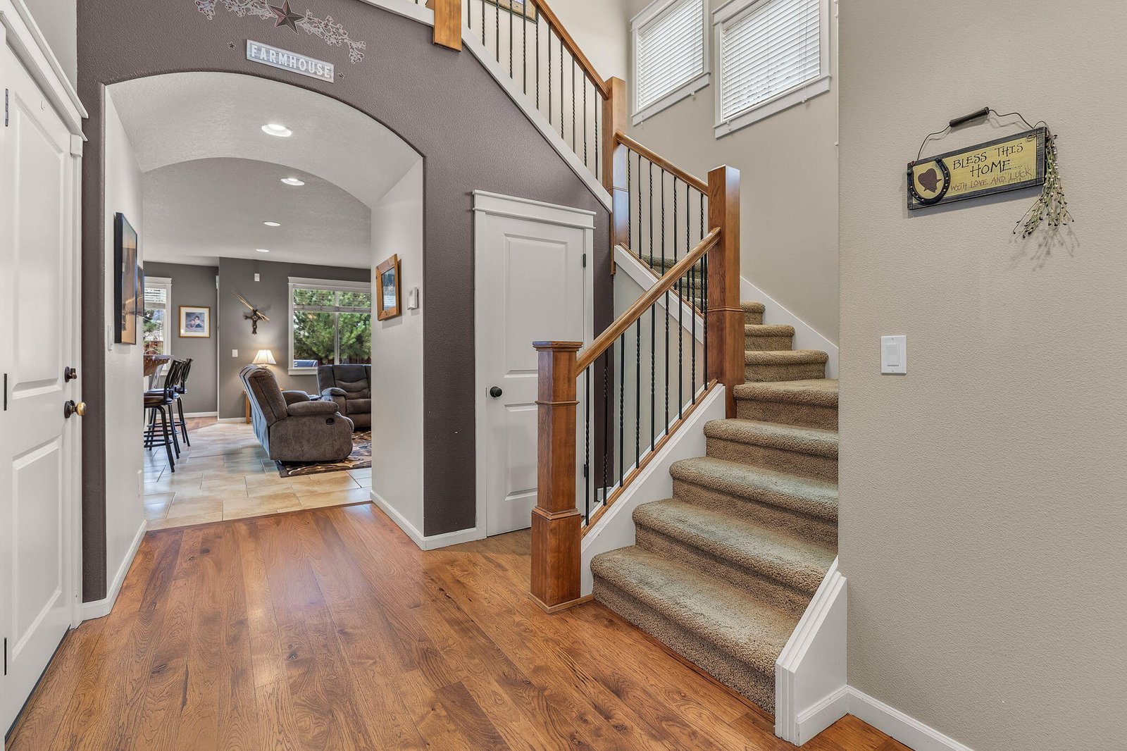 1132 NE Steins Pillar Drive photo 3
