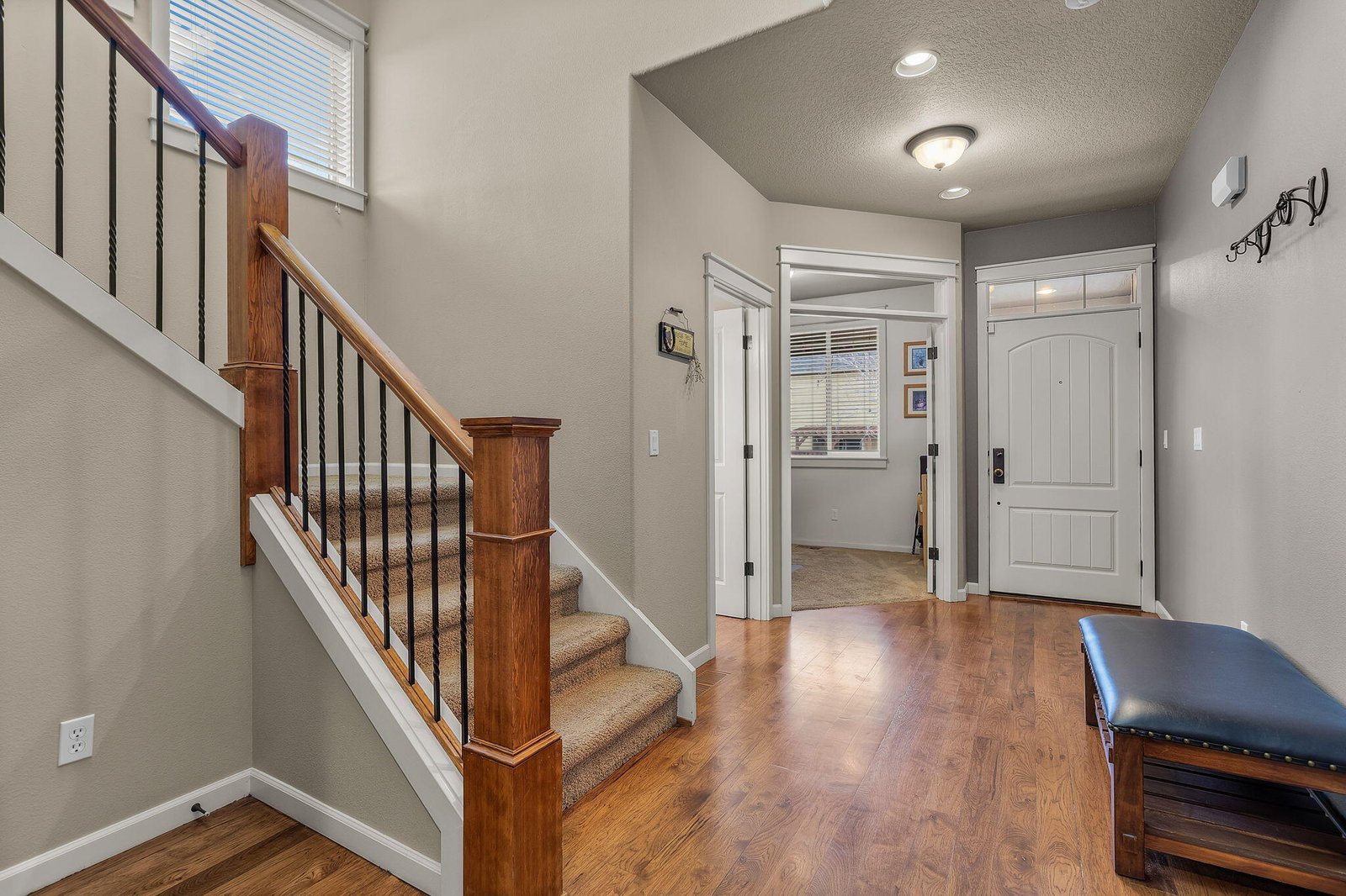1132 NE Steins Pillar Drive photo 4