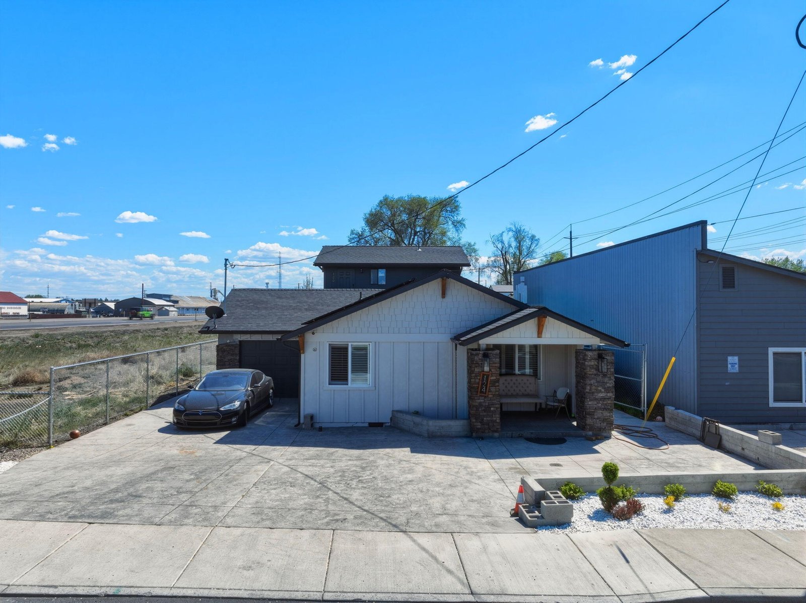124 W Antler Avenue photo 2