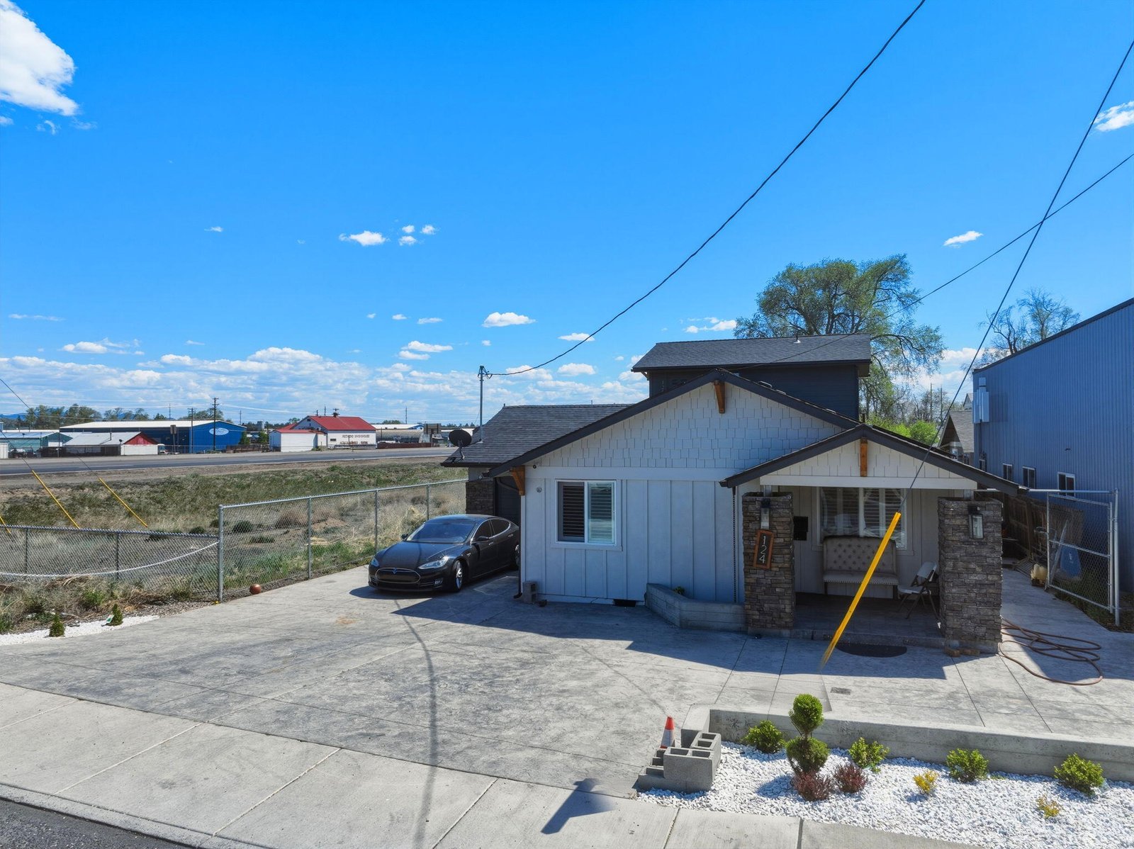 124 W Antler Avenue photo 3