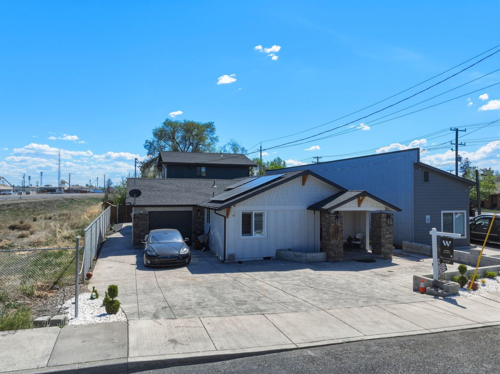 124 W Antler Avenue photo 4