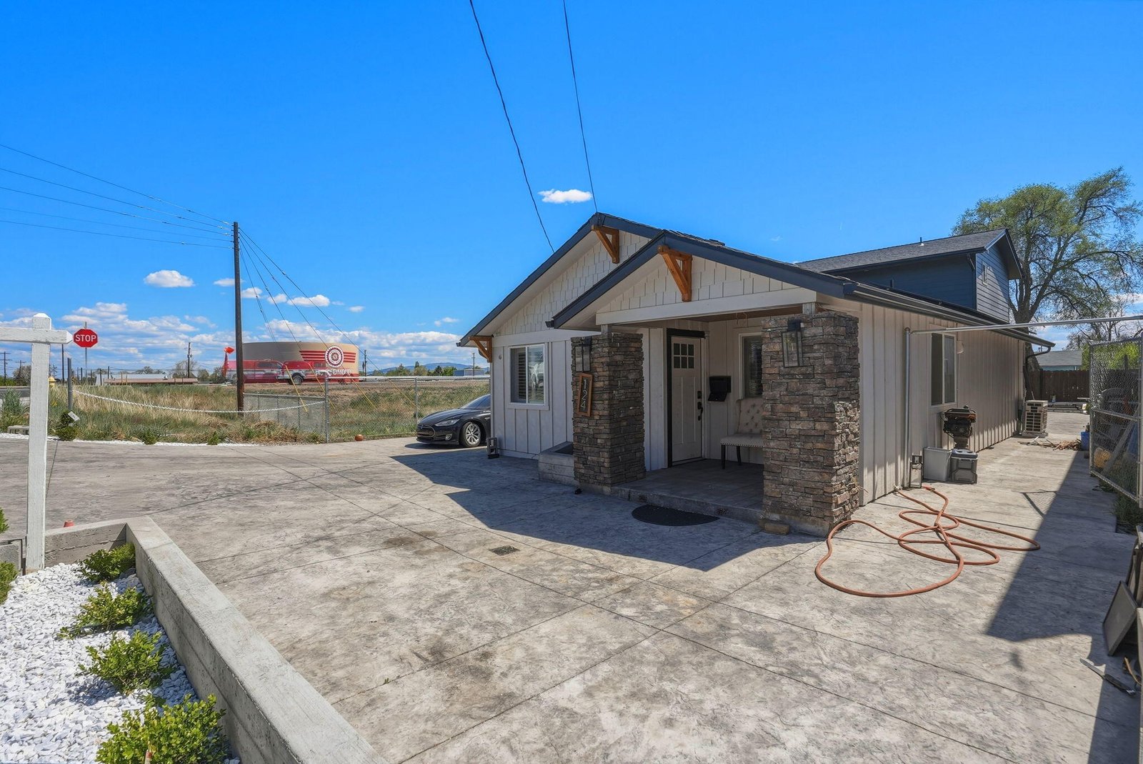 124 W Antler Avenue photo 5