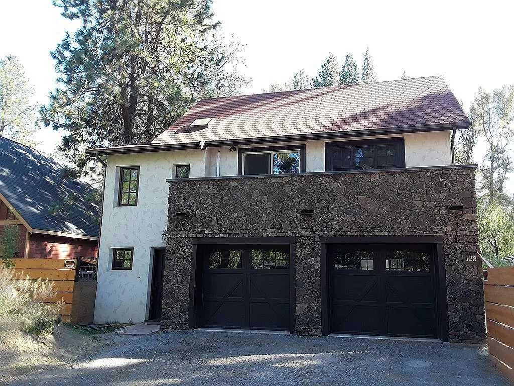 133 E Black Crater Avenue — Sisters, OR