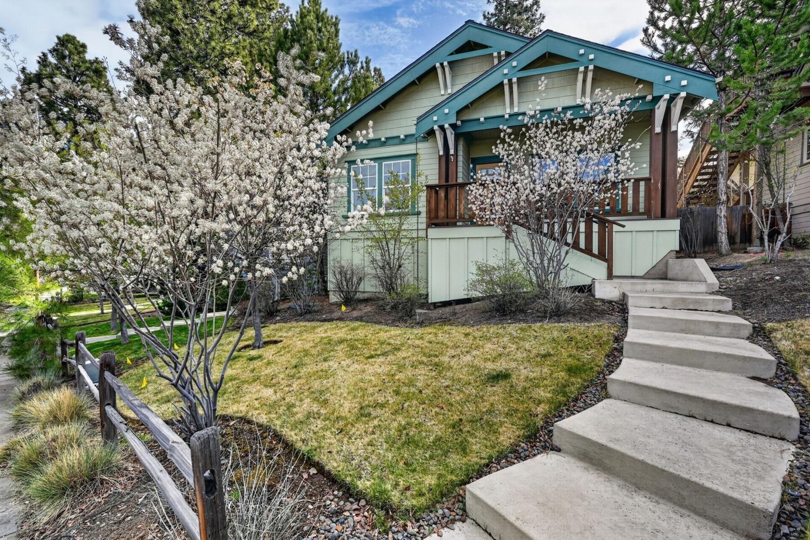 1370 NW Mt Washington Drive photo 3
