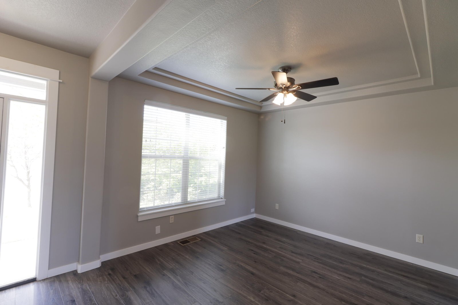 1432 NW Spruce Court photo 3
