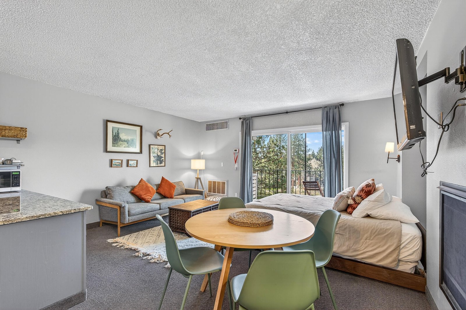 1565 NW Wall Street, 327-328 — Bend, OR