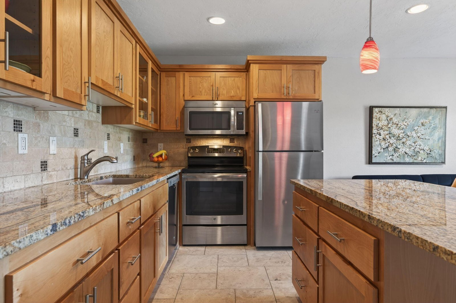 1565 NW Wall Street, 331-332 photo 3