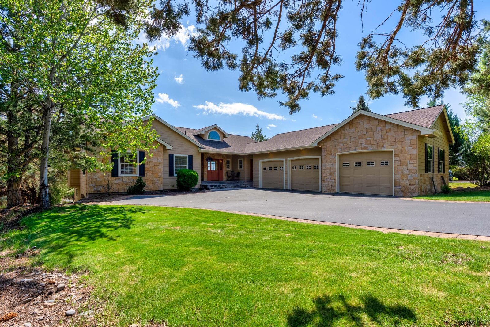 1580 Murrelet Drive — Redmond, OR