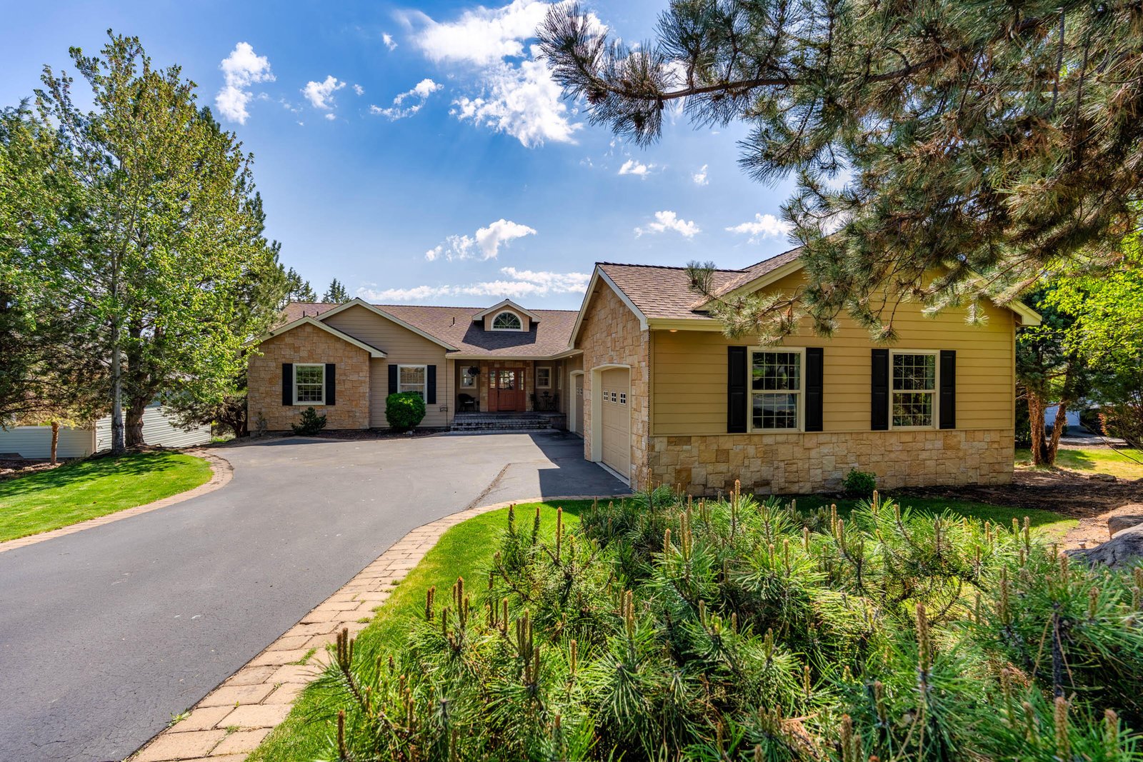 1580 Murrelet Drive photo 2