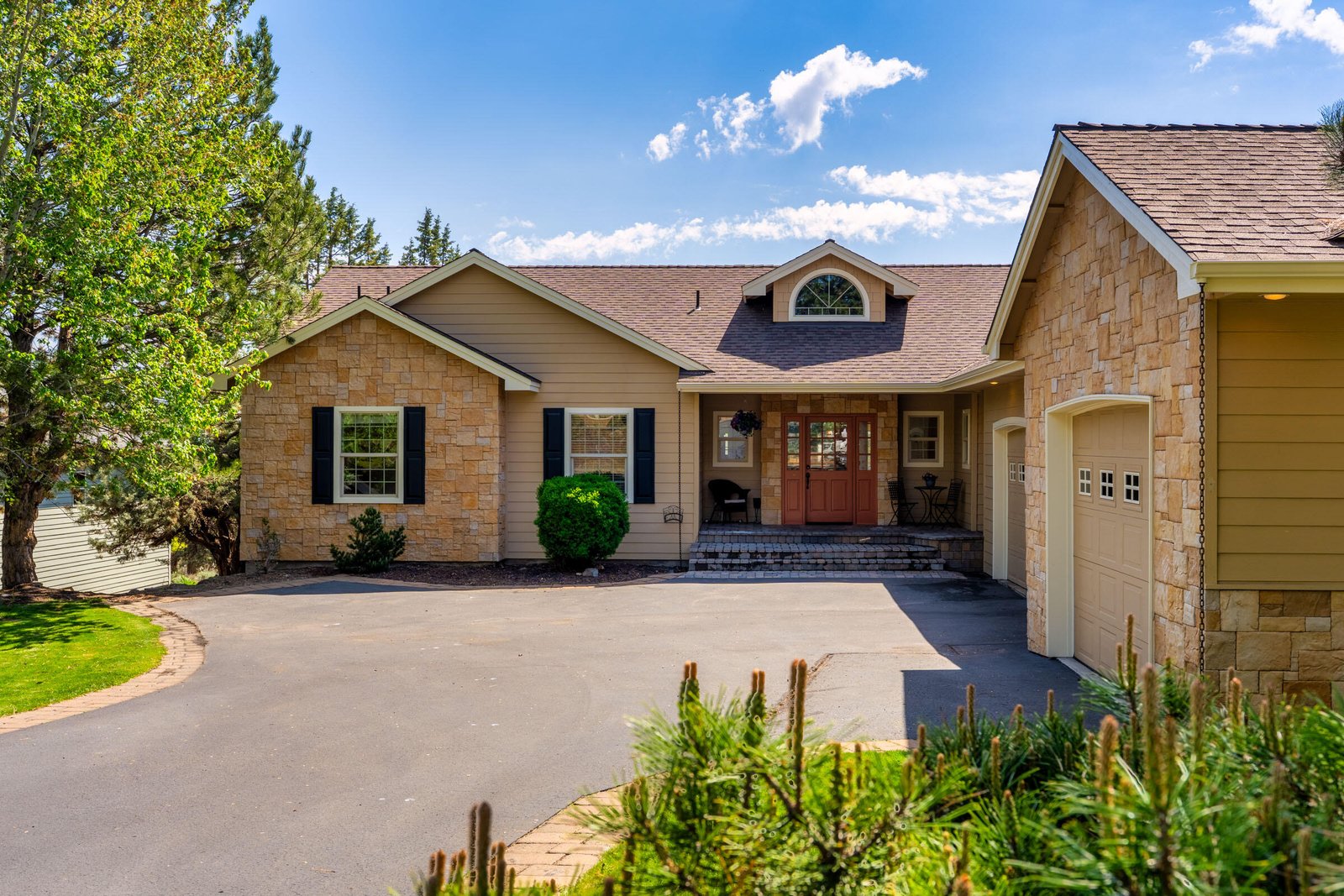 1580 Murrelet Drive photo 3