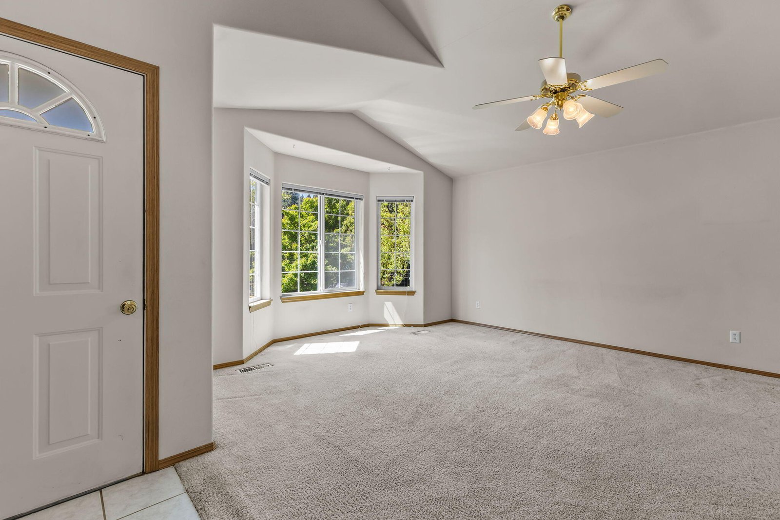 1608 NW Elgin Avenue photo 4
