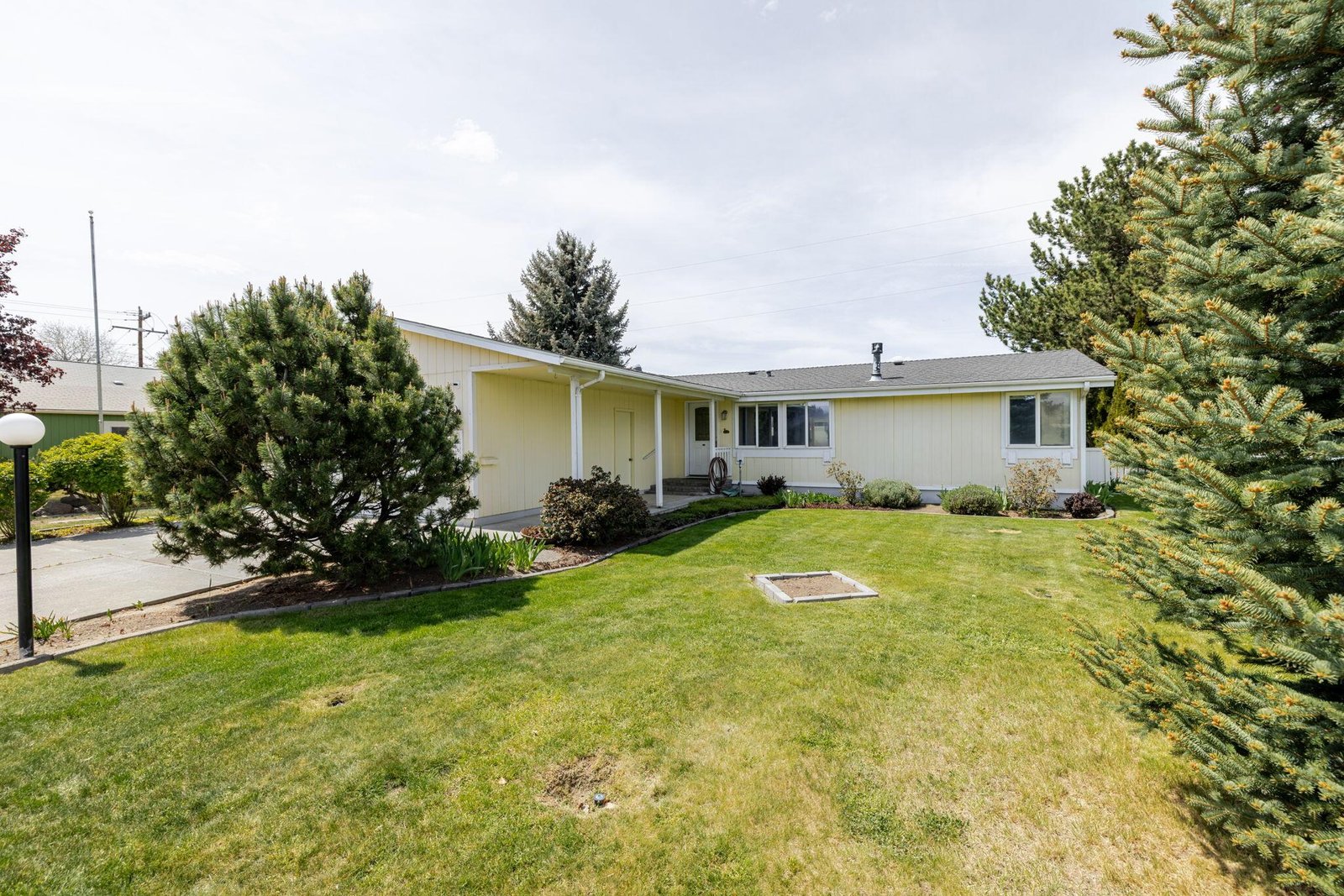 1645 NE 6th Street photo 2