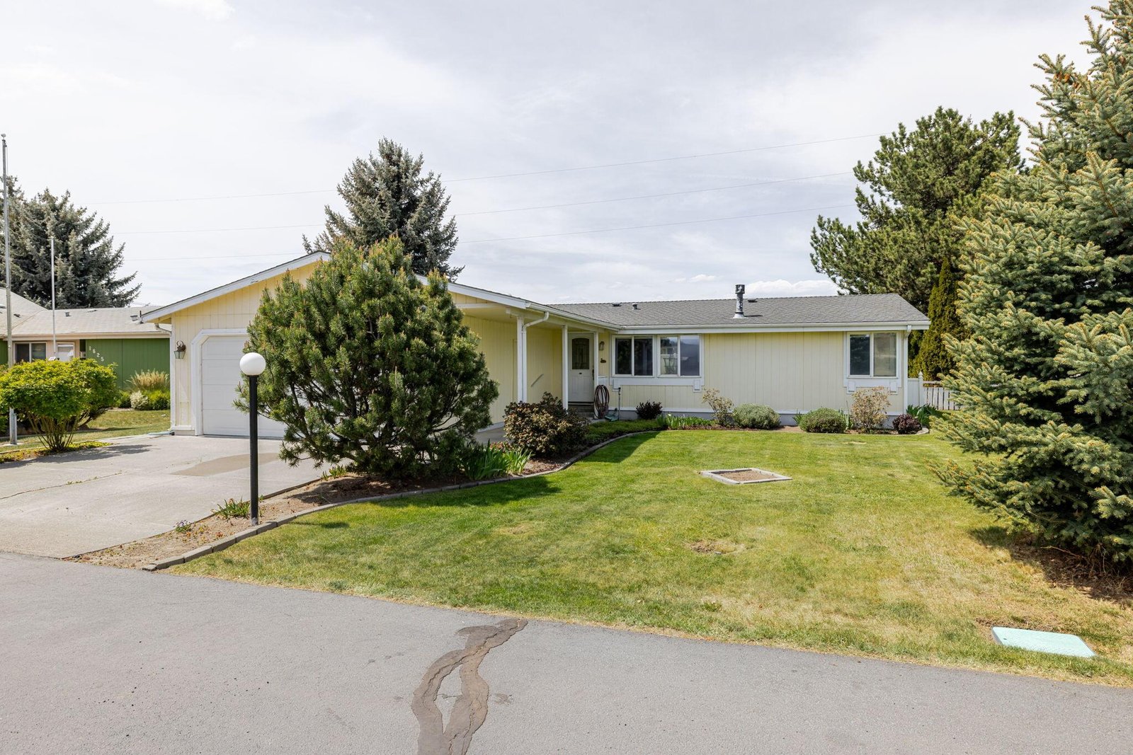 1645 NE 6th Street photo 3