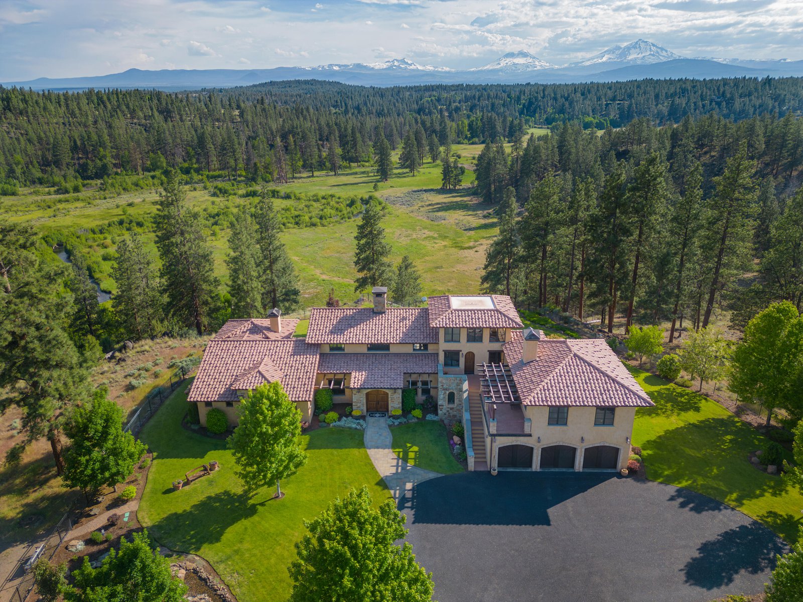 16465 Suntree Lane — Sisters, OR