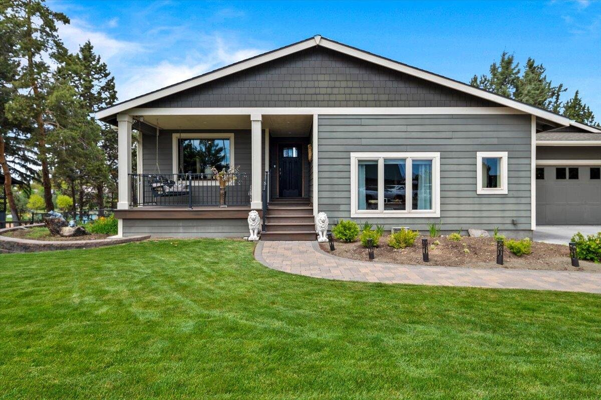 1725 SW Parkway Drive photo 3