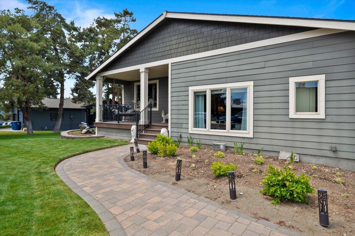 1725 SW Parkway Drive photo 4