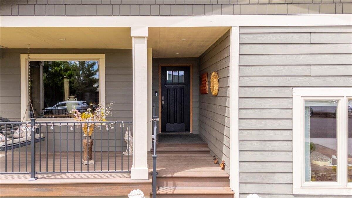 1725 SW Parkway Drive photo 5