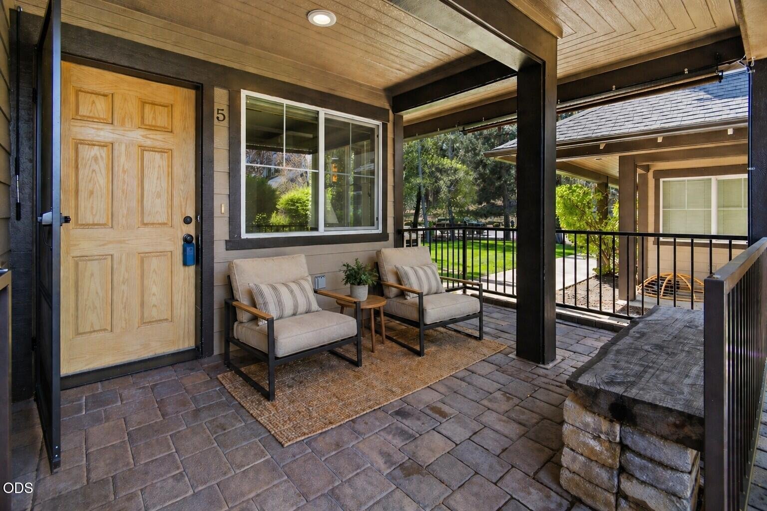 1929 NW Monterey Pines Drive, UNIT 5 photo 2