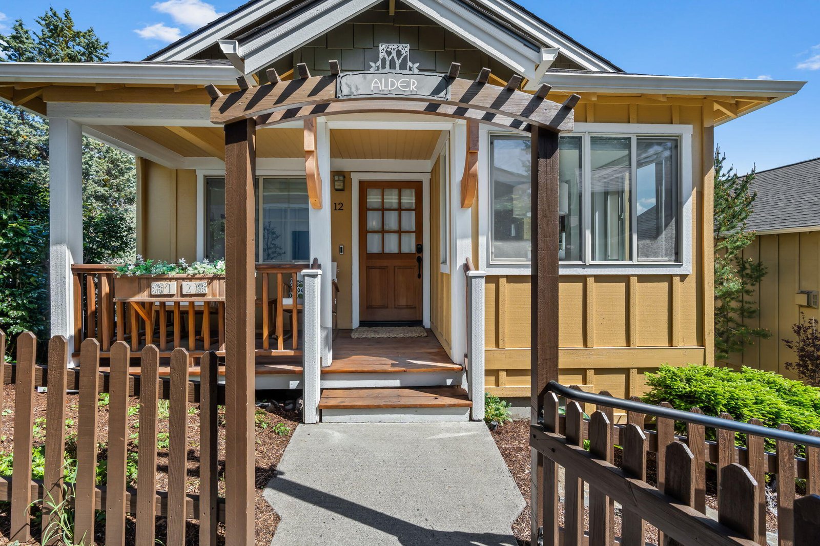 1940 NW Monterey Pines Drive, UNIT 12 — Bend, OR