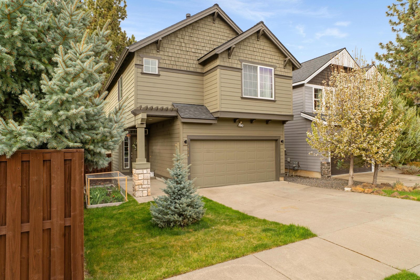 19544 Salmonberry Court photo 2