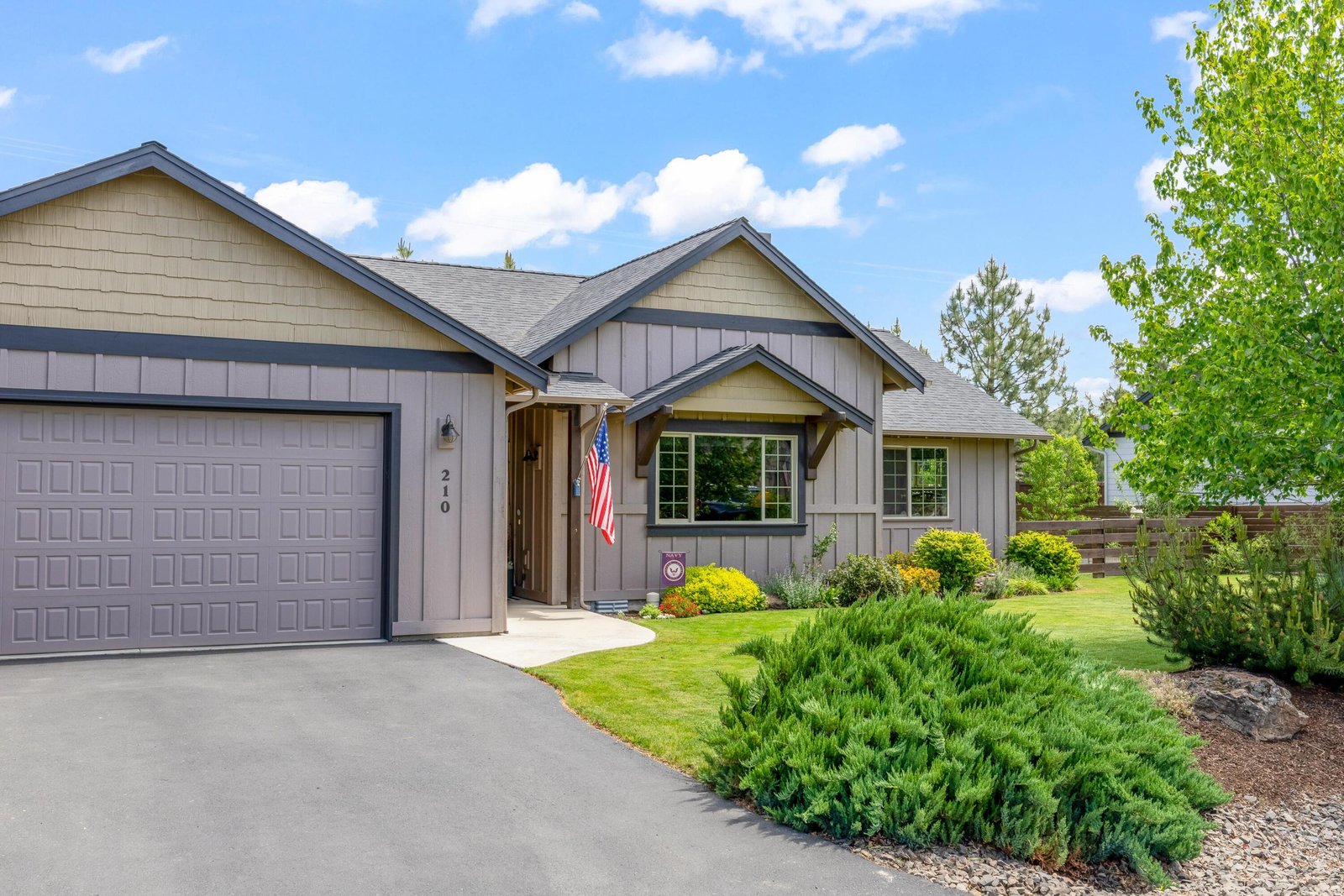 210 NW Saddle Ridge Loop photo 2