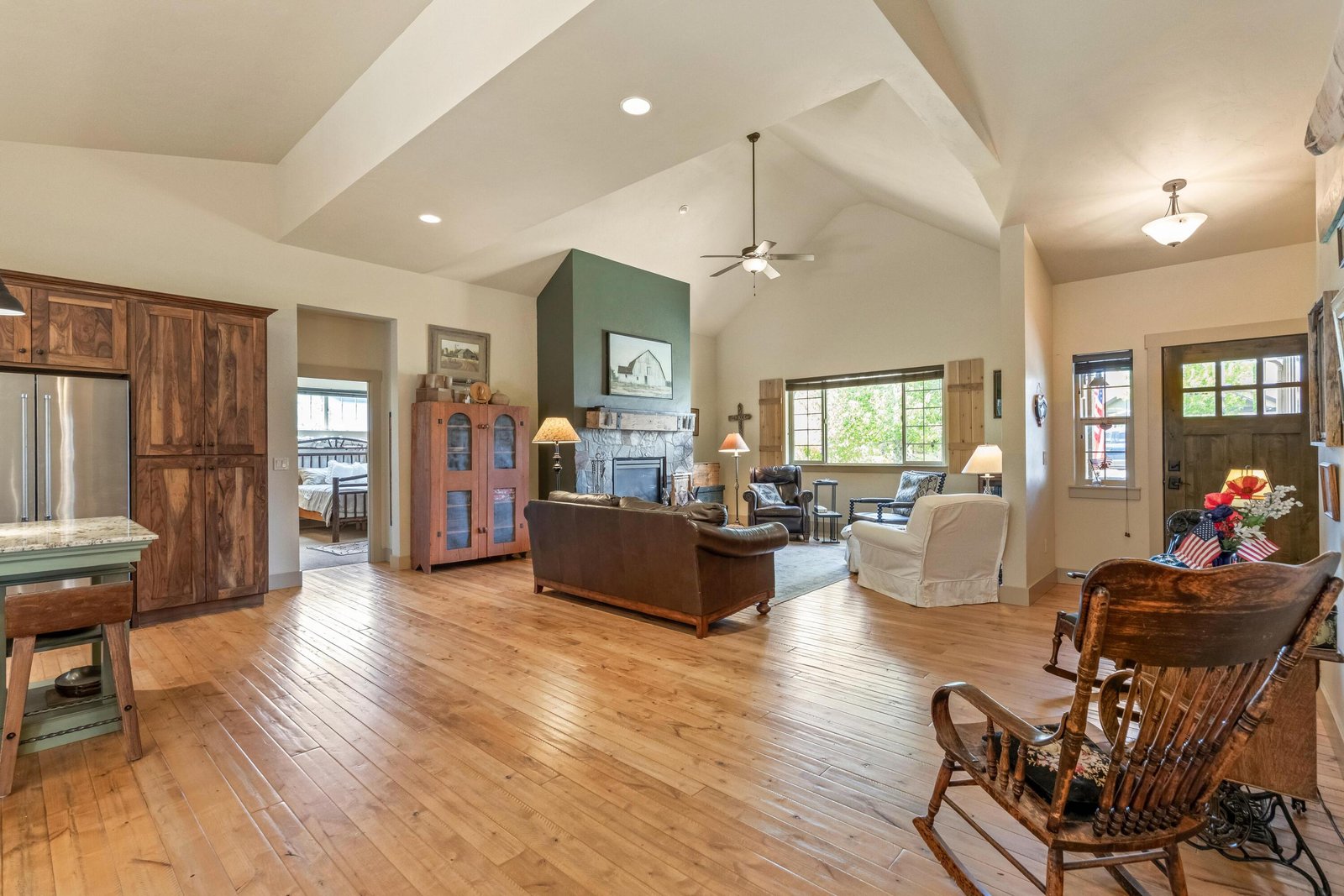 210 NW Saddle Ridge Loop photo 4