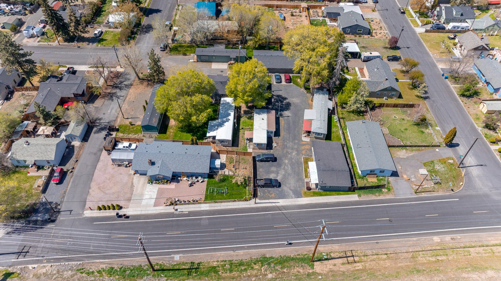 215 NW Canal Boulevard photo 5