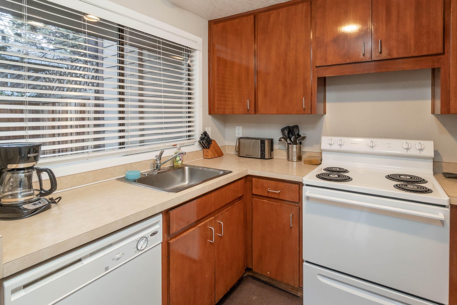 2153 NW Hill Street, 4 photo 5