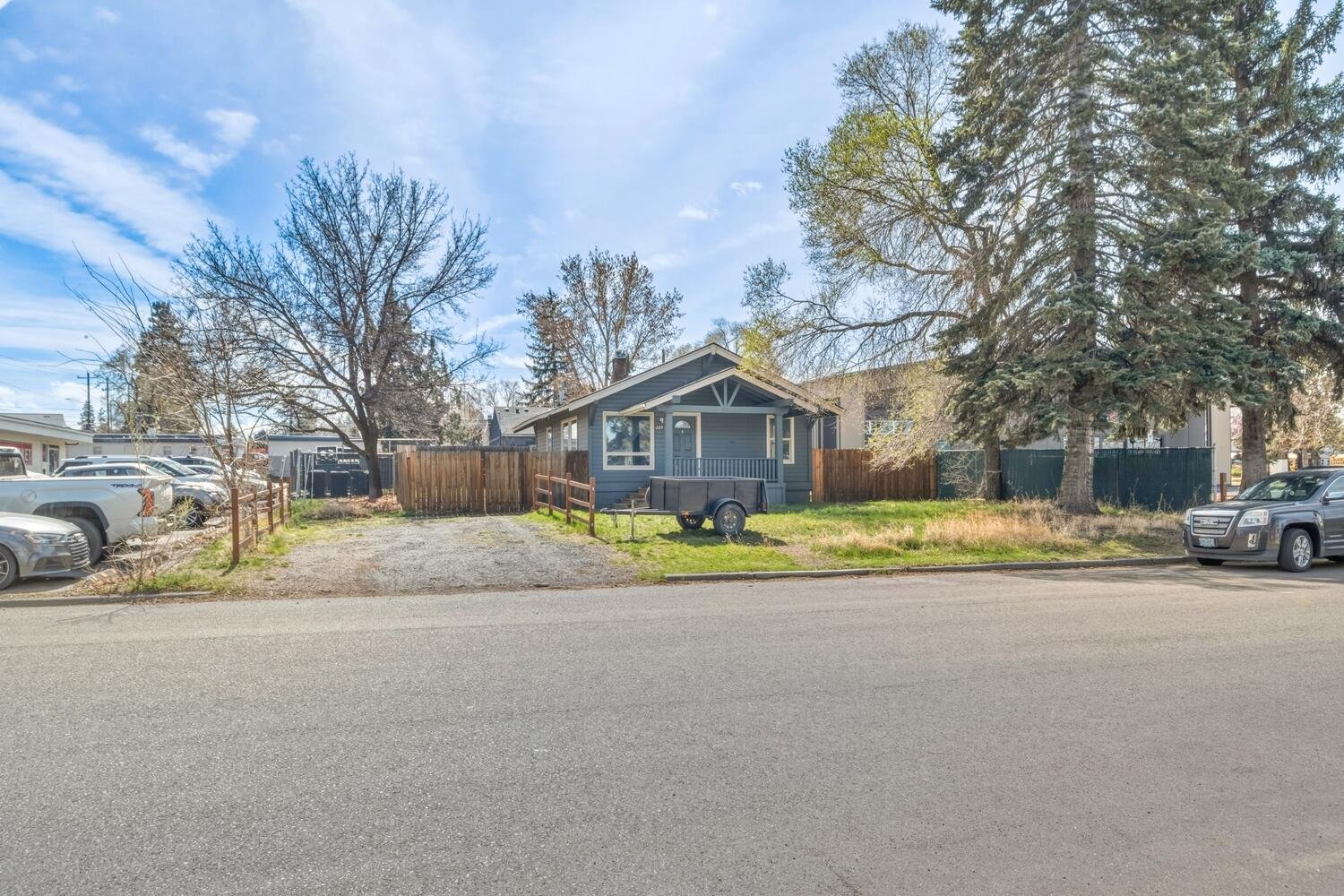 225 SE Vine Lane photo 3