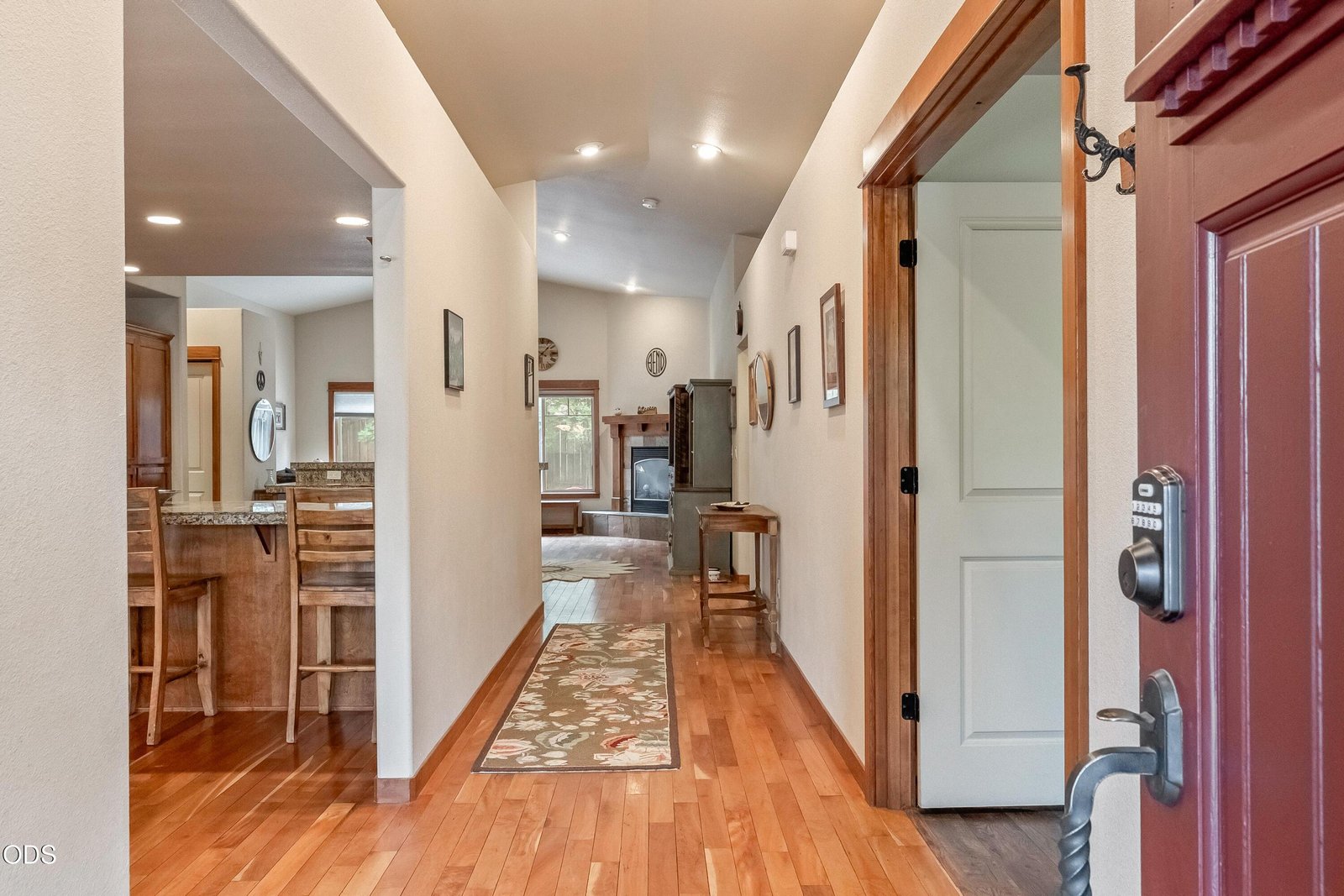 2354 NW Summerhill Drive photo 3