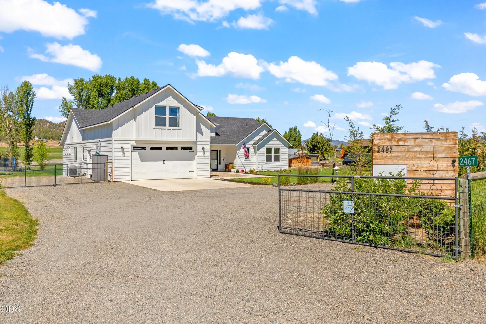 2467 NE Sunset View Lane photo 3