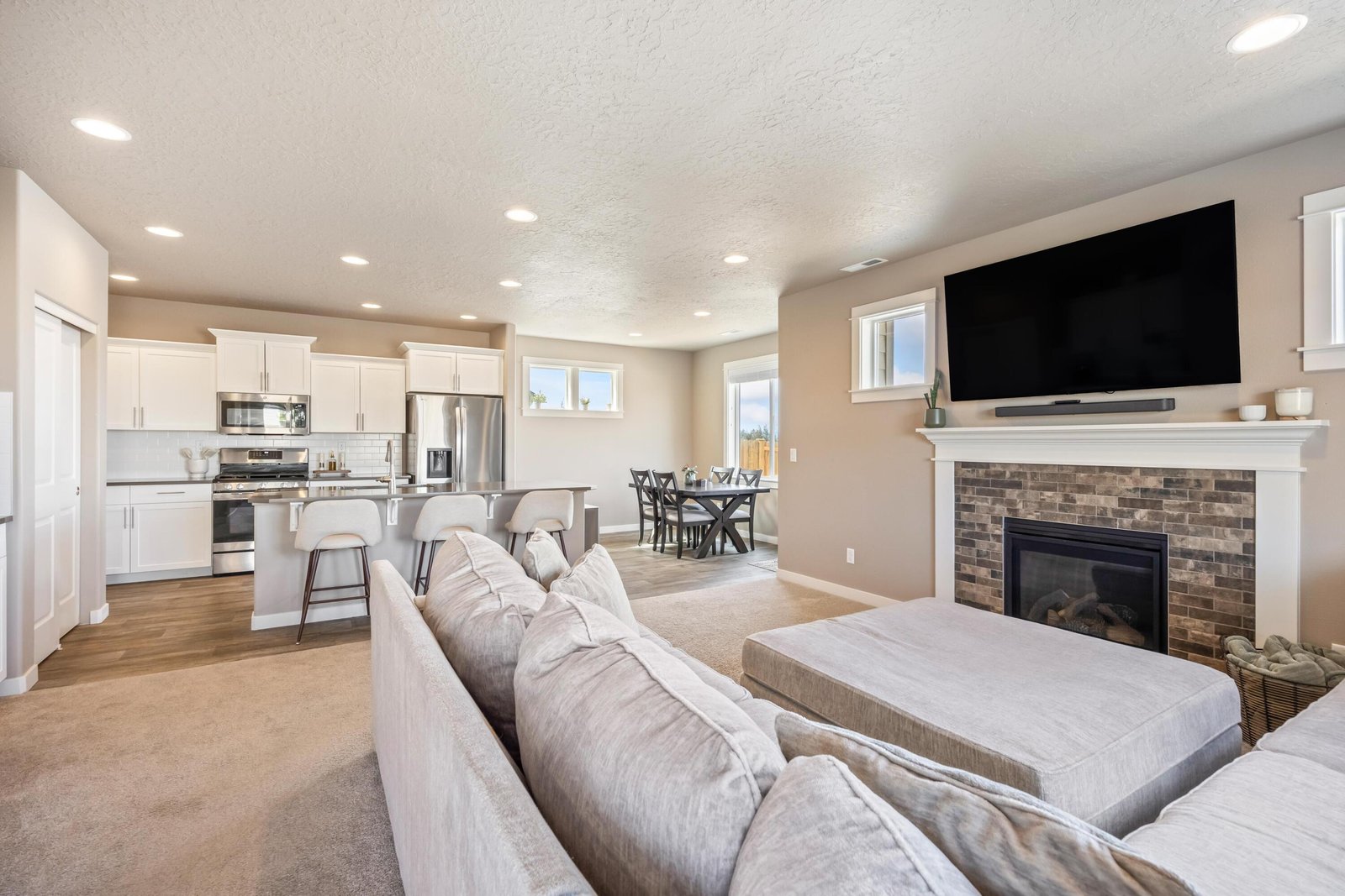 2513 NW Upas Way photo 4