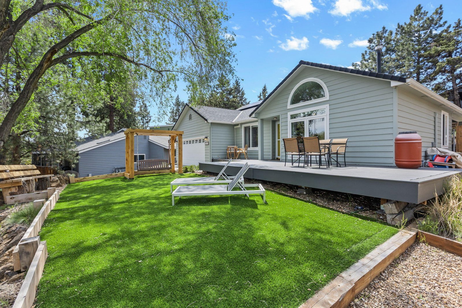 2807 NE Lotno Drive photo 2