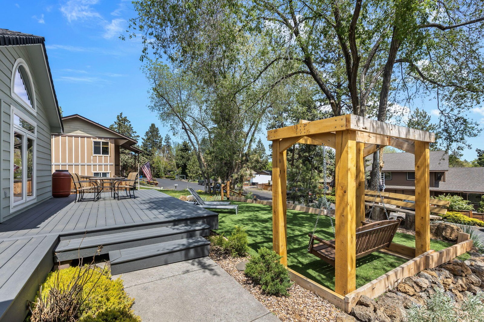 2807 NE Lotno Drive photo 3