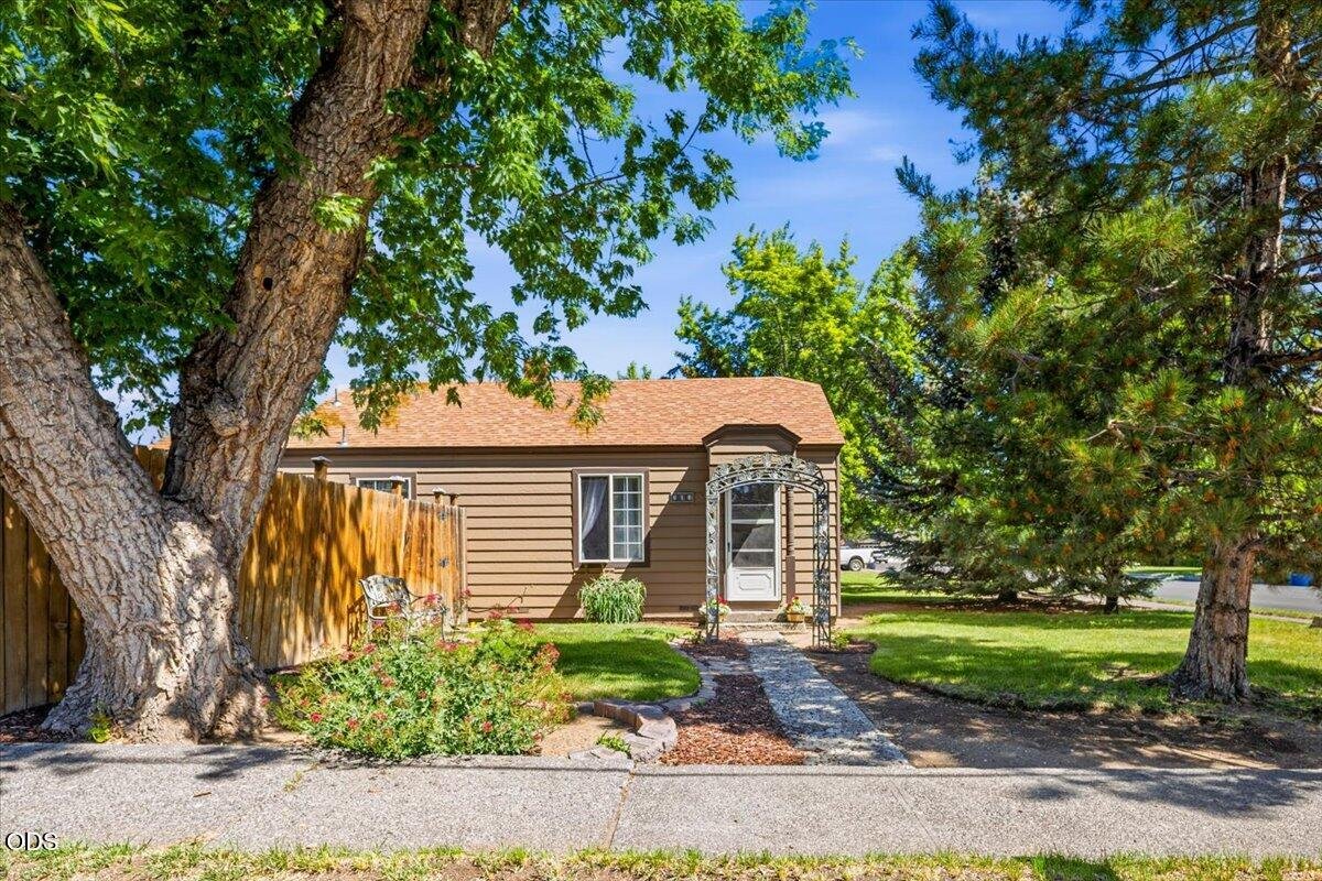 303 NW Birch Avenue — Redmond, OR