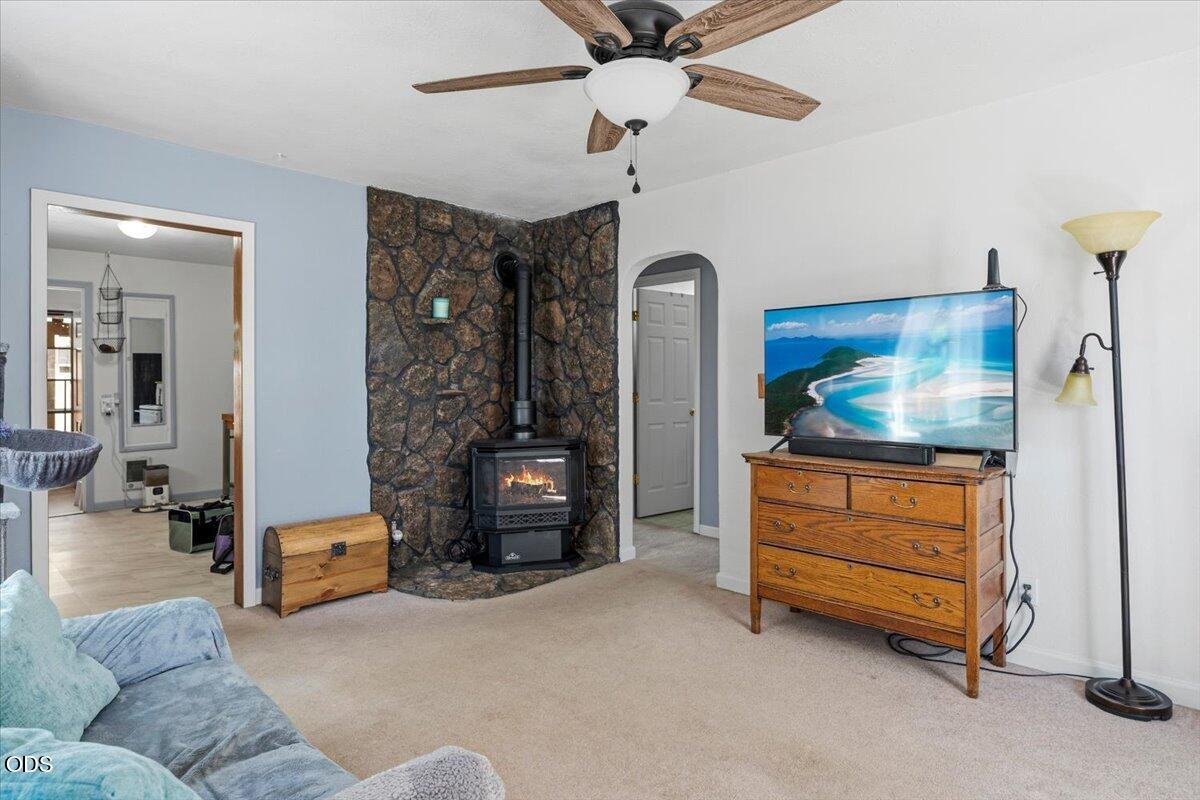 303 NW Birch Avenue photo 2