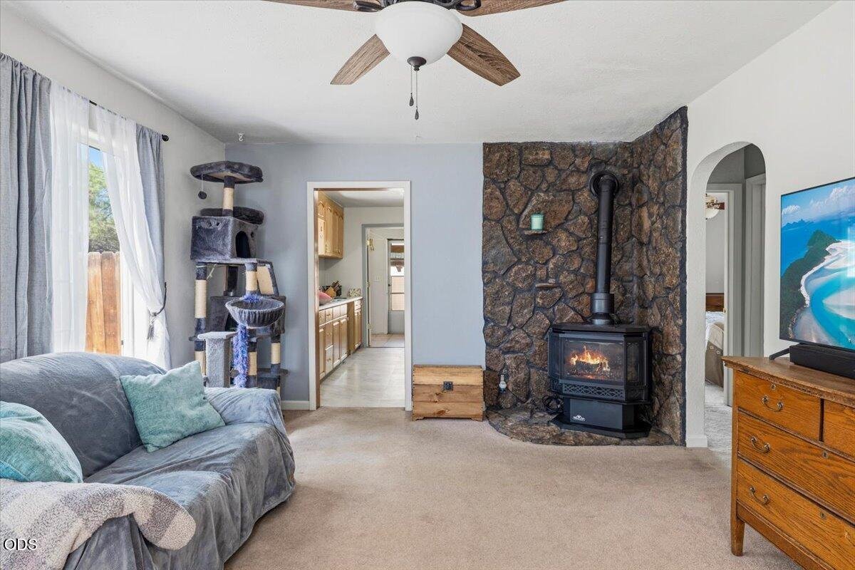 303 NW Birch Avenue photo 3