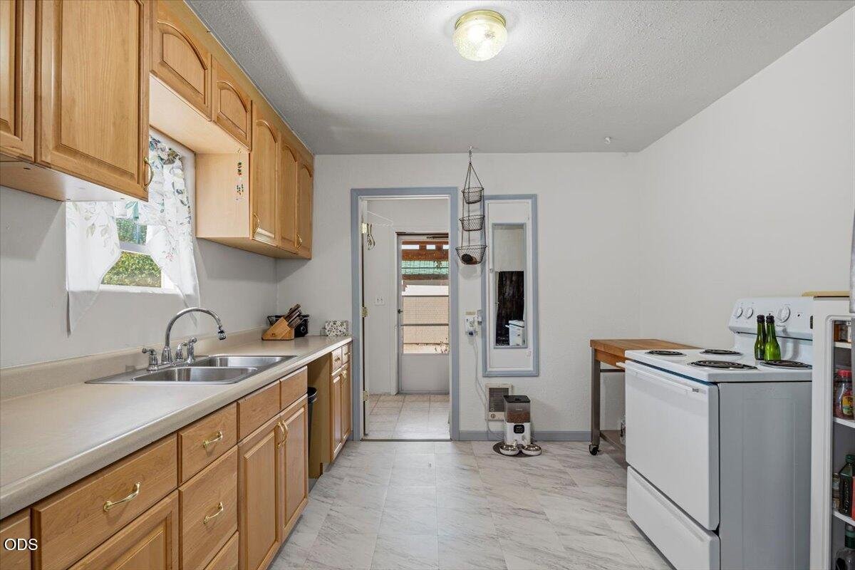 303 NW Birch Avenue photo 5