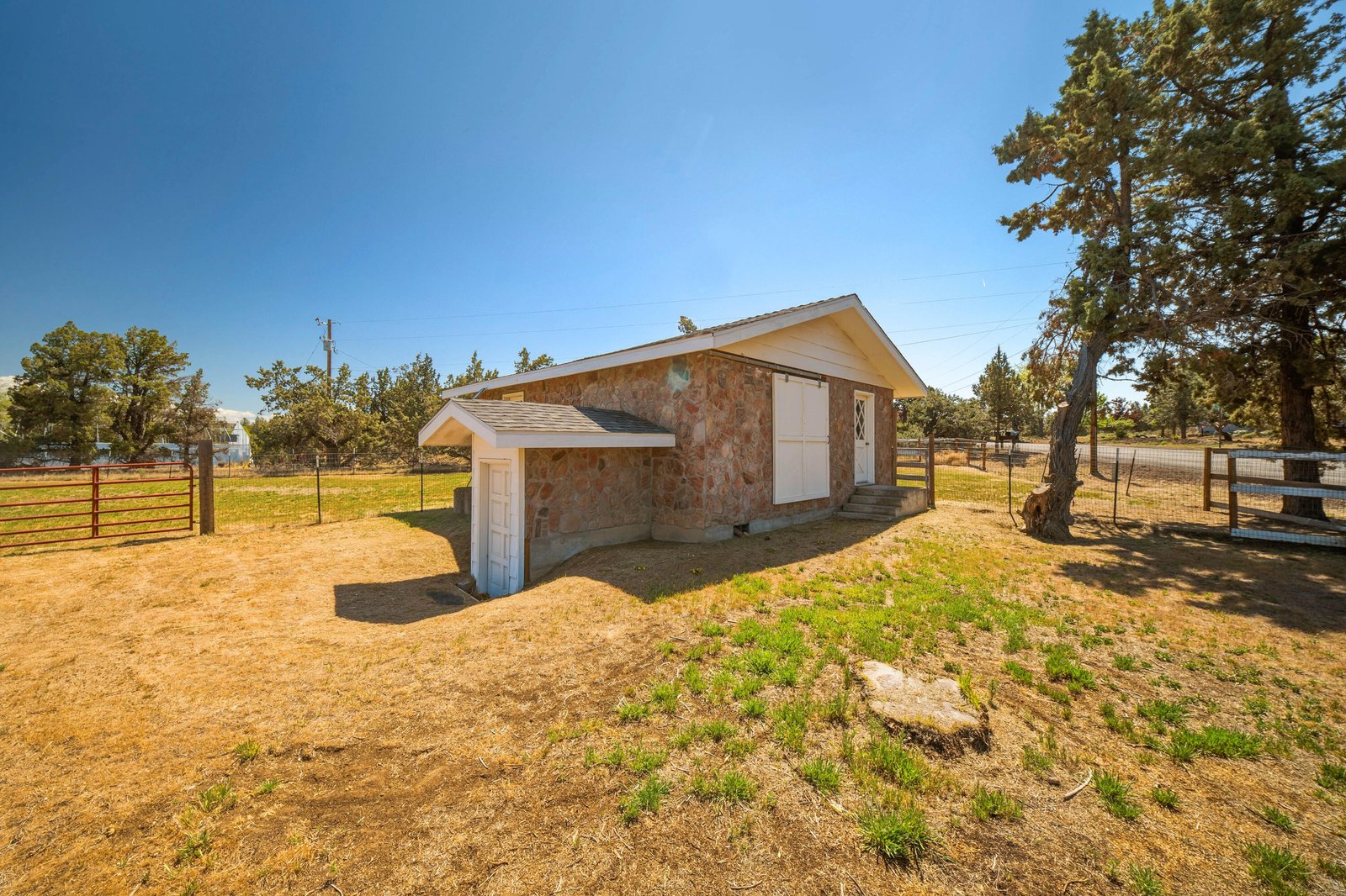 3890 NW 25th Street photo 4