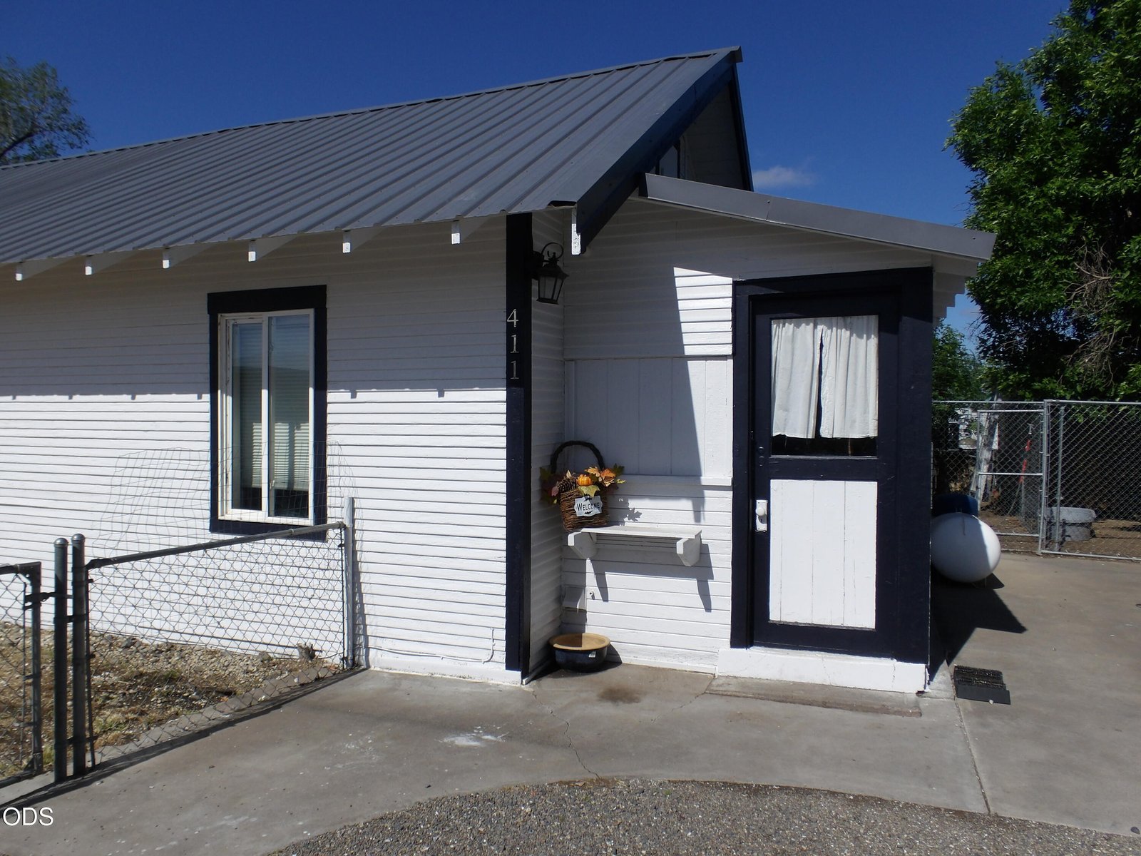 411 SE Evergreen Avenue photo 3