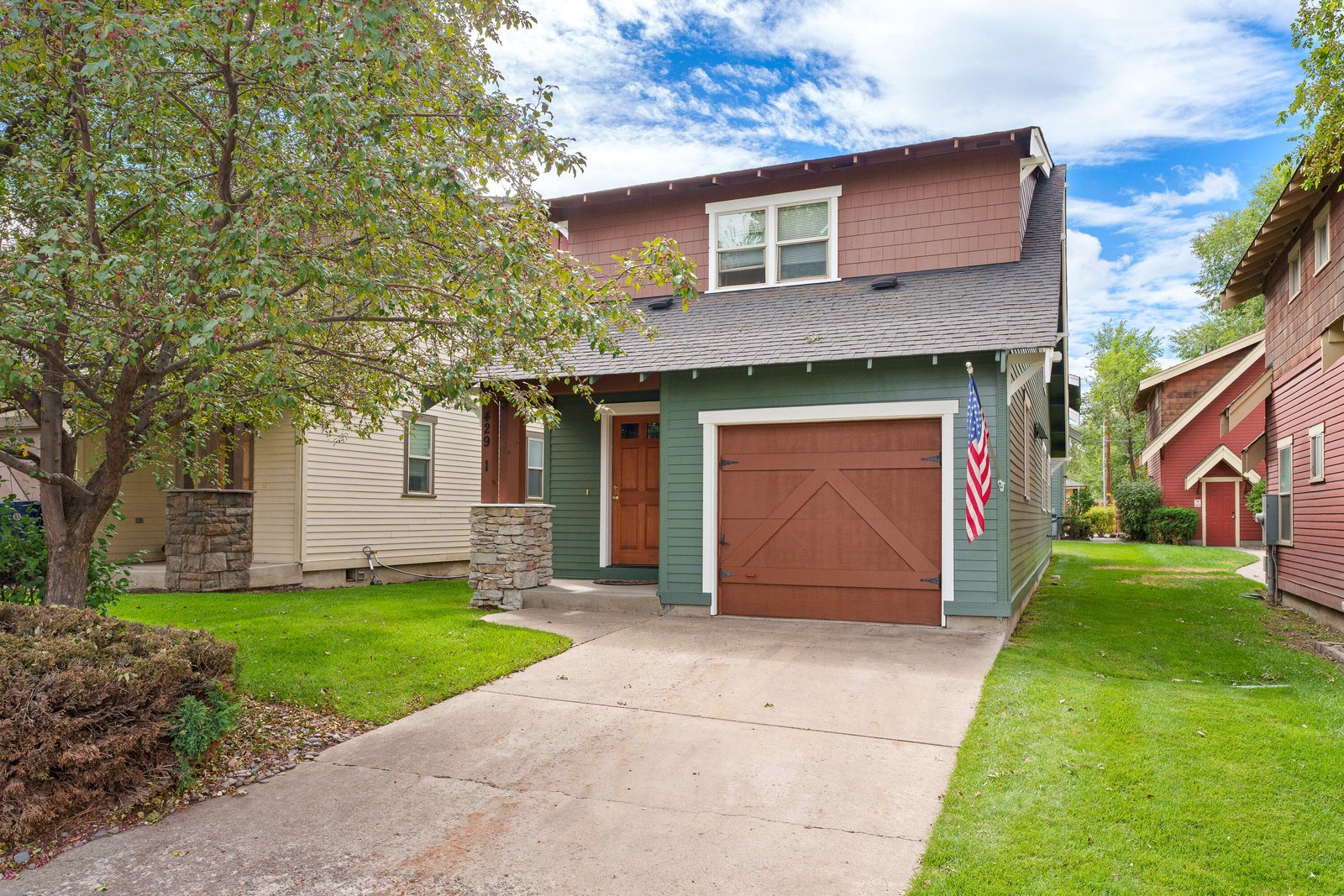 429 NE Irving Avenue photo 2