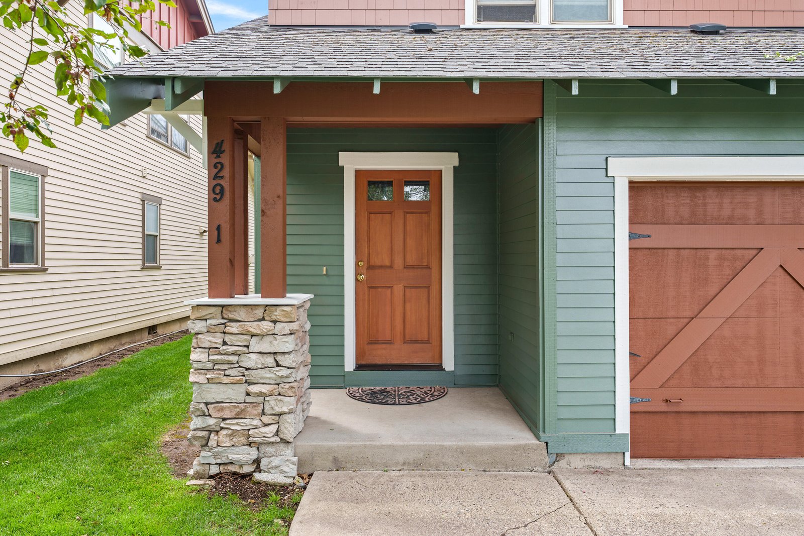 429 NE Irving Avenue photo 3